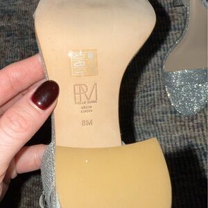 Pelle Moda Brynn shoe in silver metallic size 8